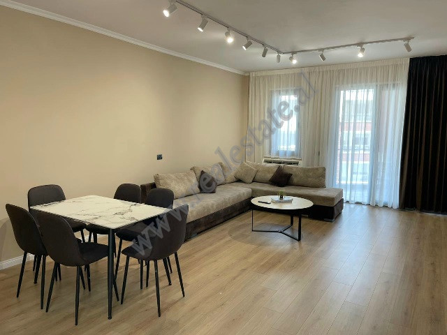 Apartament 1+1 me qira ne rrugen e Kosovareve prane Liqenit Artificial ne Tirane.
Eshte e pozicionu